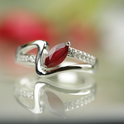 Which Gemstone Works Best With Sterling Silver Jewellery